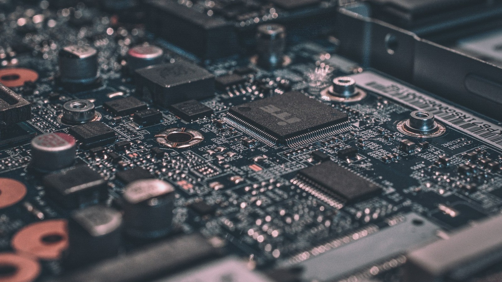 Quantum Electronic Engineering: A Degree for Students Interested in Quantum Computing, Sensing and Communications